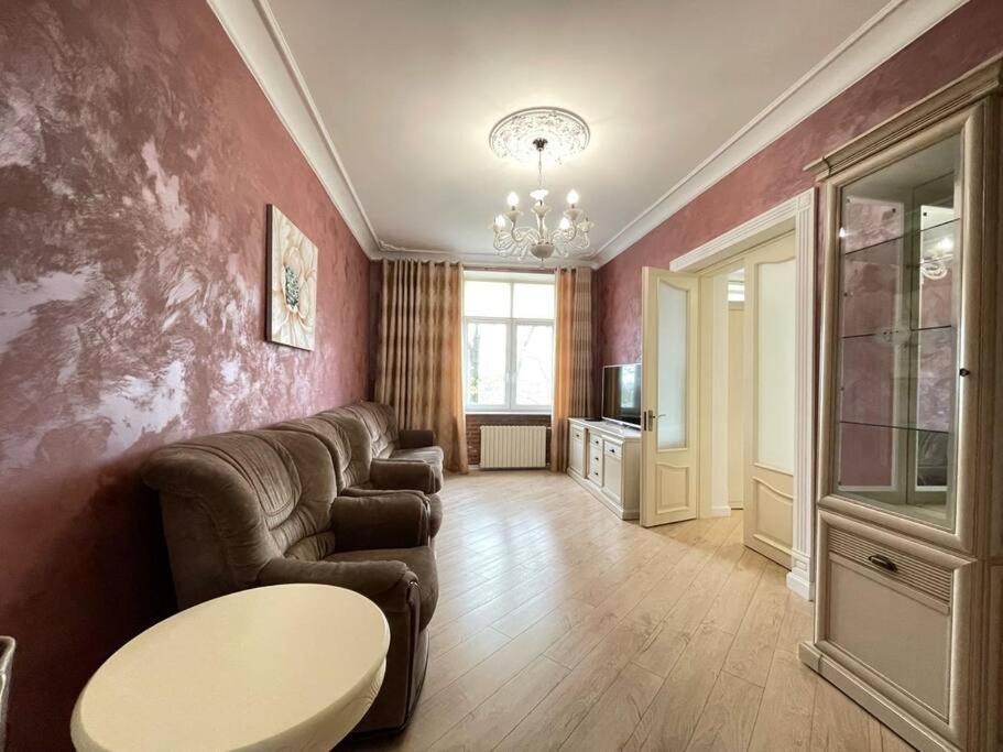 Luxury Apartment In The Center Chisinau Exterior foto